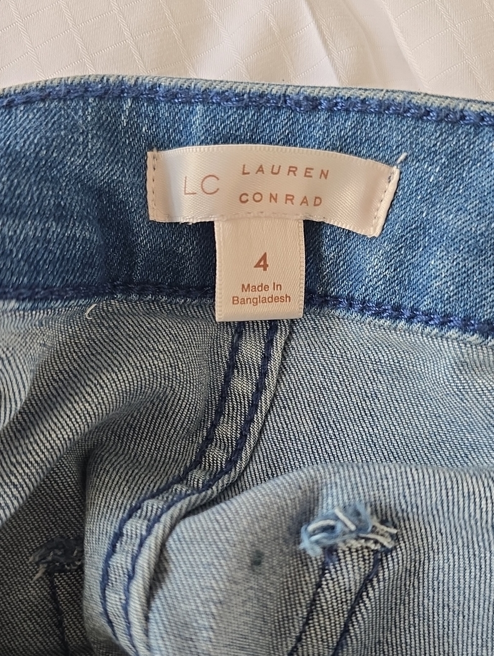Cropped Lauren Conrad Size 4 High-Rise Blue Women’s Button-Accent Jeans - Picture 4 of 5